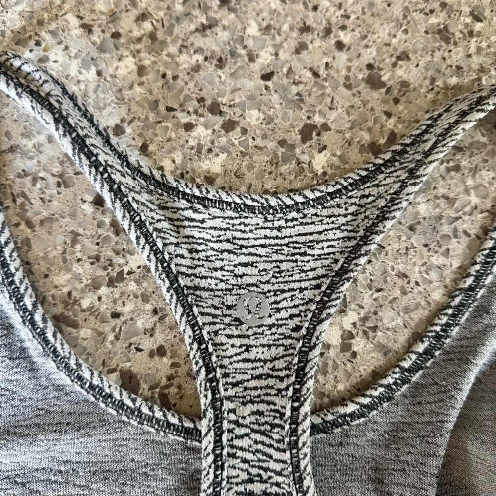 Lululemon l Long Distance Tank l Sheer Luon Pebble Jacquard White/Black - Picture 14 of 14